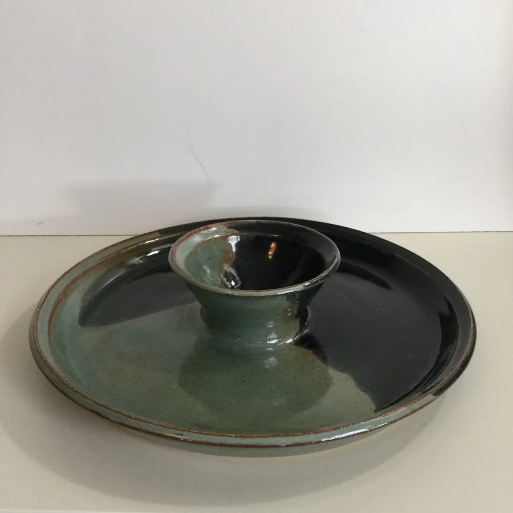 Vintage Serving Plate Black and Green‎ 12 inch diameter pottery